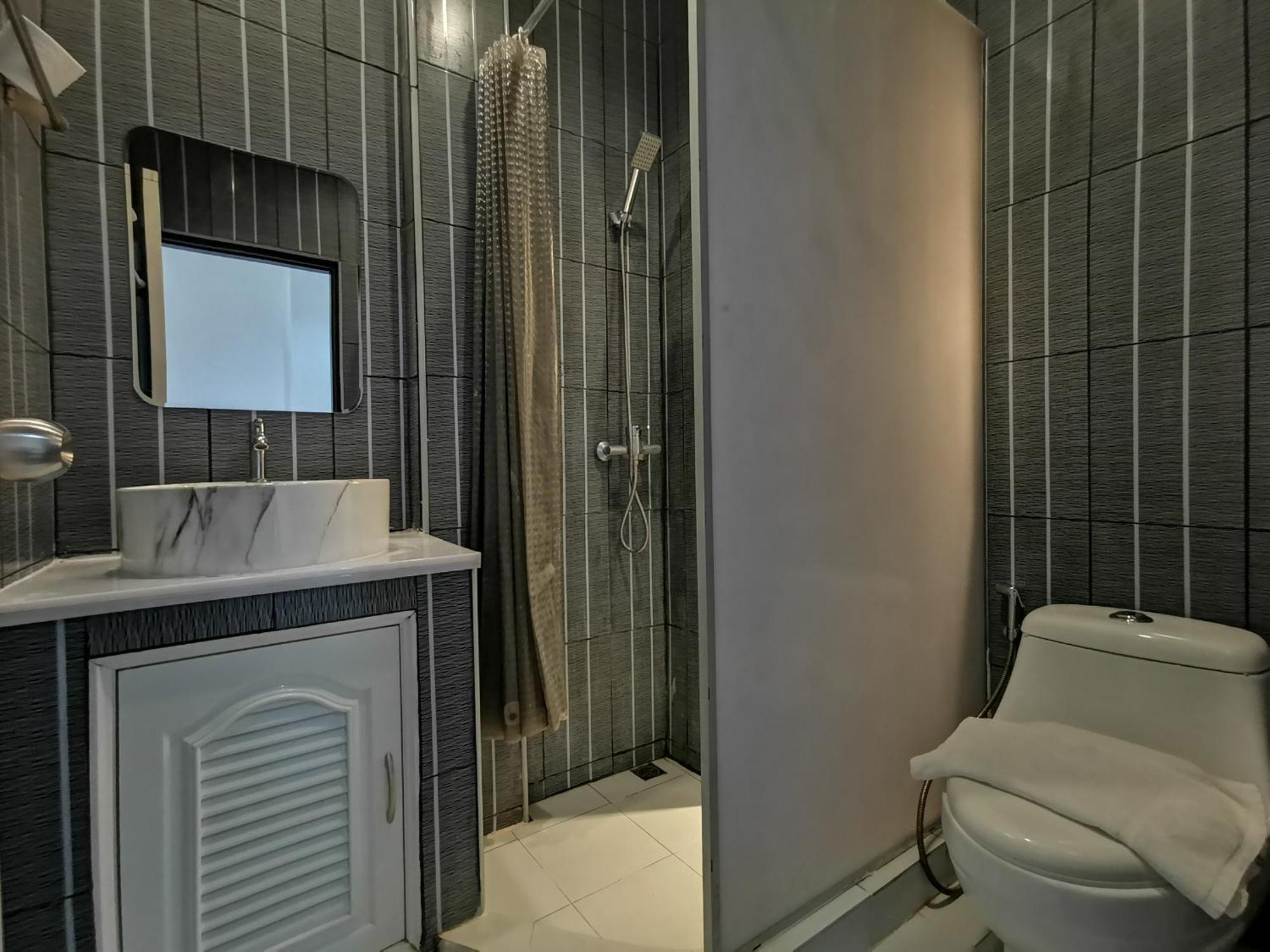Kan Home Hotel Kanchanaburi Luaran gambar